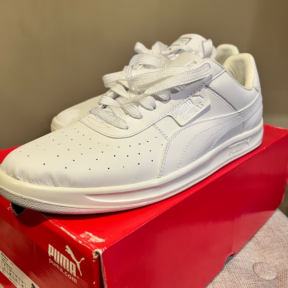 Men’s Classic White Puma’s with Silver Accent